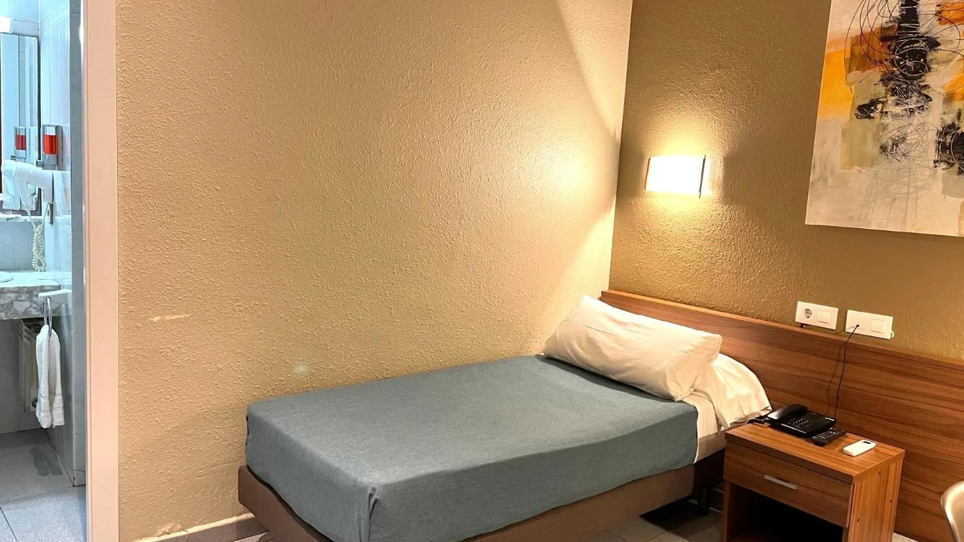 ברצלונה Hotel Aneto 0*,  ספרד