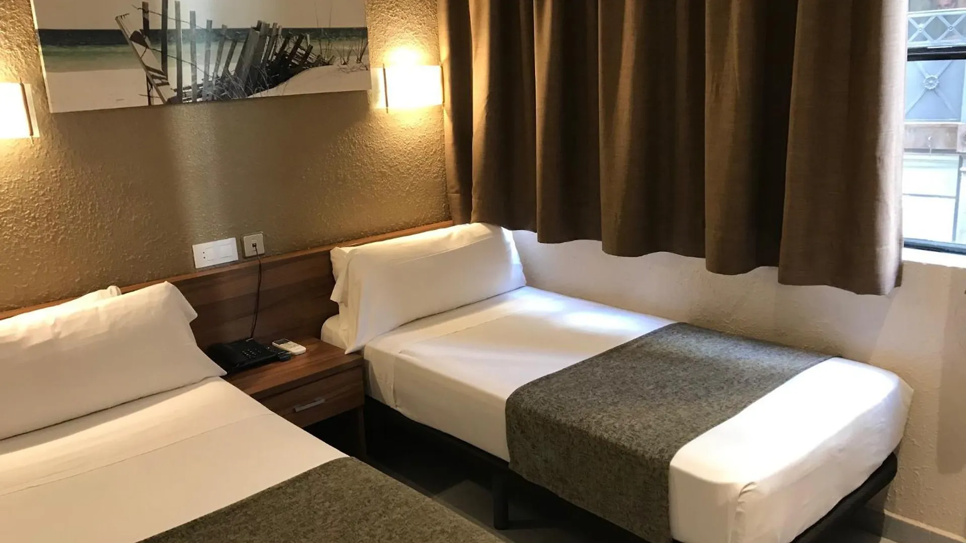 Hotel Aneto Barcelona 0*,  Spain