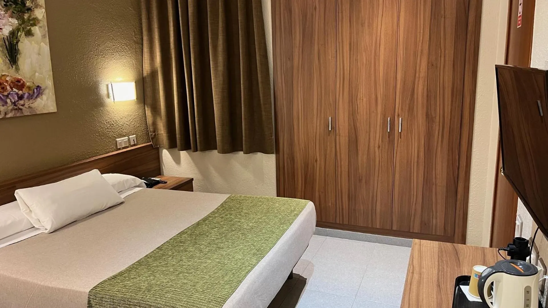 Hotel Aneto Barcelona 0*,