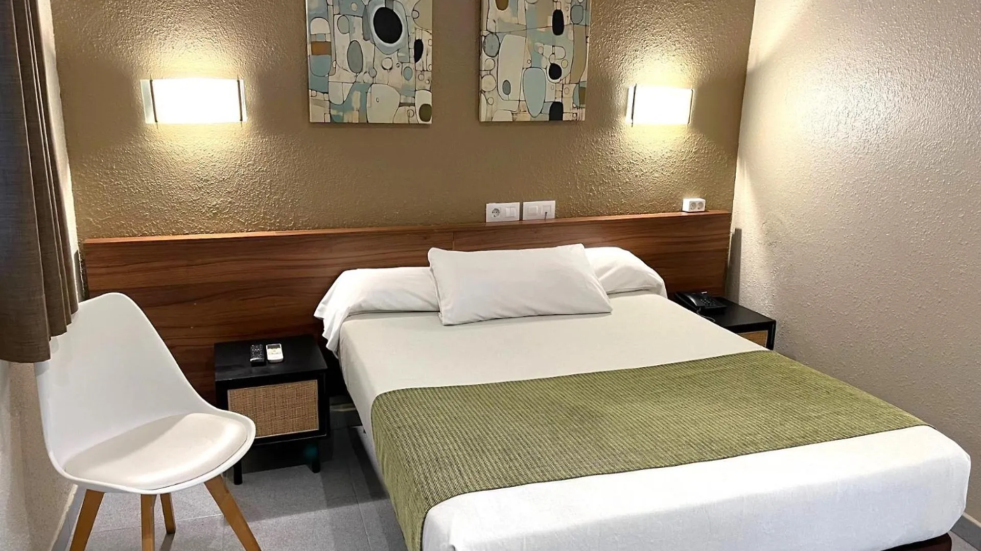 Hotel Aneto Barcelona 0*,