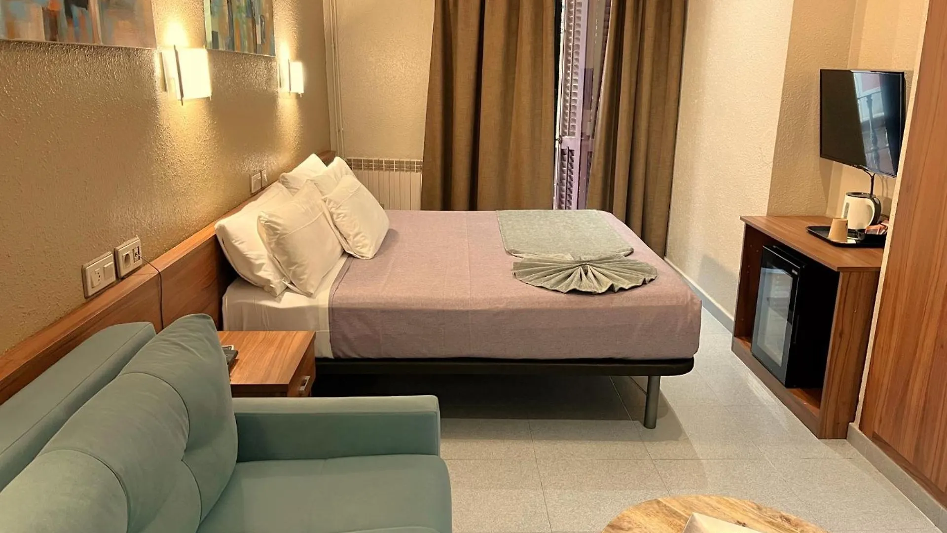 Hotel Aneto Barcelona Spain