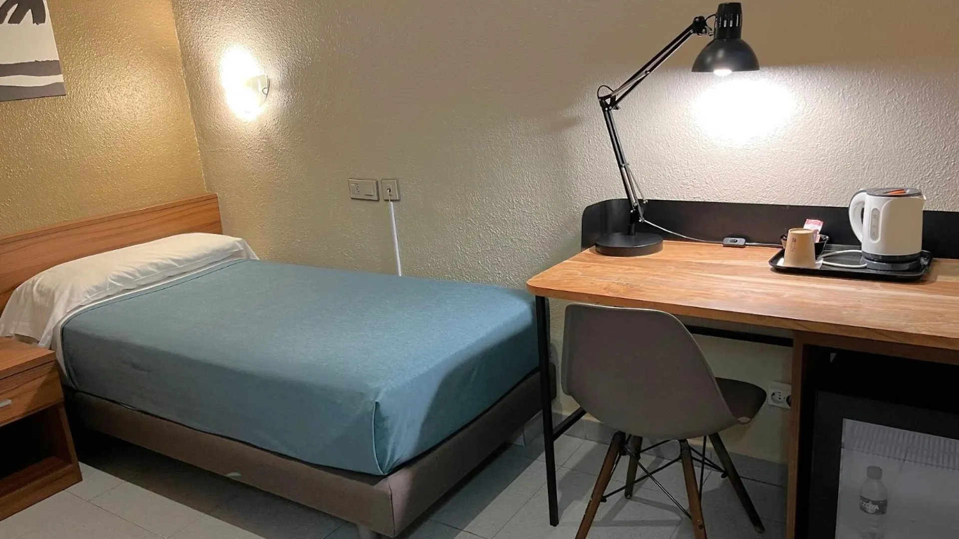 Hotel Aneto Barcelona 0*,